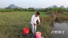 啊才新花样捕鱼，用十几个闲置瓶子线挂成一排，浮动水面自动上鱼