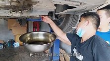 女司机车开20万公里了第一次换变速箱油，修车老板看到都呆了！
