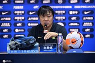 谢峰赛后霸气回怼女新闻官：最佳球员为什么不是进俩球的张玉宁？