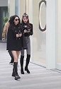 街拍年轻貌美如花的少女们，街头时尚搭配真美005