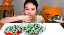 韩国弗朗西斯卡吃一大碗薄荷糖麦芽球，真是腻死人！