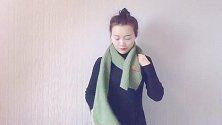 冬天厚围巾系得臃肿，这款系法轻松自在，时髦大气很好搭