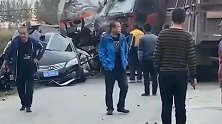 辽宁铁岭一拉玉米货车闯红灯连撞3车 导致2人死亡1人受伤