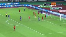 泰达获得角球机会发起进攻 刘若钒门前怒射被丁海峰挡出