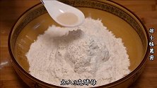 1碗面粉3个鸡蛋，教你不用烤箱做面包，柔软又拉丝