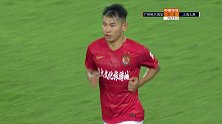 张文钊替补于汉超出场 国足教头里皮看台观战神色严肃