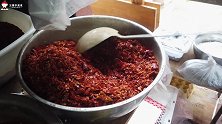 1斤花生半斤辣椒面，三德子做下饭酱，和罗哥围着锅吃得停不住