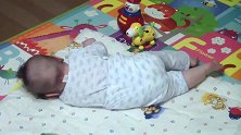 宝宝5个半月却还不会翻身，急得直叫唤，我都替他难受！