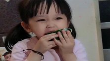 把女儿送娘家第一天，姥姥当晚就发来这一段视频，老脸要被丢尽了