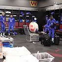 神射手！姆巴佩在法国队更衣室命中投篮