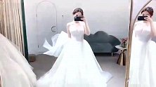 爆笑：妹子离我这么近就算了，还冲我吐舌头，谁顶得住