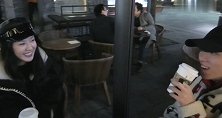 现代英雄救美，美女只好以身相许，太让人羡慕了！