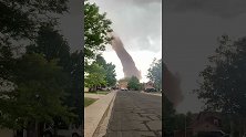 美国：科罗拉多州遭遇极端天气，居民近距离拍巨大龙卷风