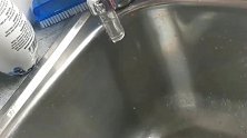 我把流出的水剪断了，断了！这是为什么