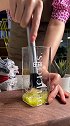 这杯饮品分别用到了 猕猴桃 养乐多和什么材料？你能打出这个字来吗？网红饮料