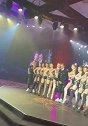 古天乐和车模合影！