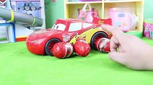 赛车总动员：拆箱奇趣蛋运气不佳的到两个阿伟车模玩具