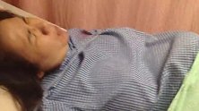 刚开到四指的阵痛，已令准妈妈难以忍受，女人生孩子真是太不容易