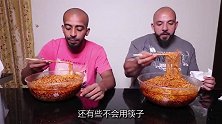 40包“爆辣”火鸡面，直接连吃3包，真替你胃疼，简直极限挑战