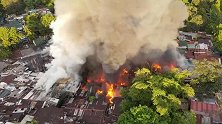 菲律宾首都一大学居民区突发大火 至少8人遇难