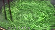 豌豆苗这种做法适合夏天吃，颜色翠绿，脆嫩爽口，不油腻