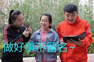 小伙囊中羞涩，美女用别样的方式替他买单，暖心！