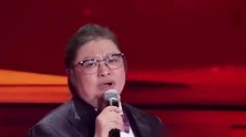 韩红穿西装打领结献唱国庆晚会 久违亮相瘦了一圈状态好