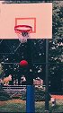 “最近笨手笨脚的，是因为太想妈妈了。”用篮球表达心情