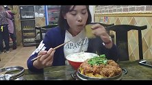 秋妹儿下馆子，一盘粉蒸肉，吃了5碗饭，吃得真过瘾