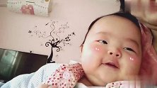 快四个月的宝宝看见了啥，一脸花痴样笑的那个样真是萌化了