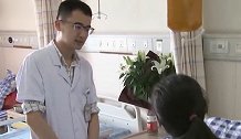 暖心！杭州一女孩看病后回家 检验结果异常医生连夜追上门