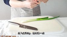 做肉皮冻时，最忌直接下锅煮，多加一步，皮冻晶莹剔透无腥味真香