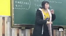爆笑：小姐姐这身打扮太心动了，我就想知道这衣服哪买的
