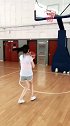 打篮球的小姐姐酷起来没男生什么事了，腿长跳起来就是这么帅气！