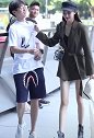 沈阳时尚街拍：美女达人西服女孩身材高挑黑色皮靴显长腿美