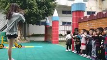 爆笑：表姐从东莞回来一星期，还是改不了坐大门口的习惯