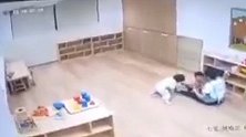 3天2次受伤！两岁男童被幼师拽到脱臼 园方赔偿5万写成5亿？