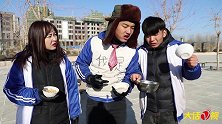 大厨打饭缺斤少两，阿宝还往自己碗里放石头，这是什么操作？