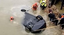江苏溧阳：特斯拉失控冲下河？警方通报：1人死亡1人抢救中