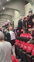 无缘欧冠！圣西罗球迷朝高层看台爆发出巨大嘘声