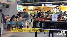 “别人家的高校”：餐厅放置可自动演奏三角钢琴陪伴师生就餐
