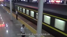 曾经被淘汰绿皮火车，为什么又重新启用？看完才知道国家良苦用心