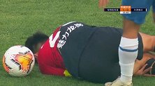太脏了 郭皓身后踢翻郜林吃到黄牌