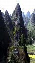 贵州靠山最硬的两户人家，在一山石下建房子，给钱也不搬走