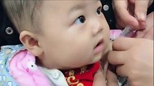 3个月小宝宝打预防针，全程盯着护士看，竟然没有哭，太萌了！