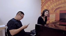在上海约男老师学钢琴，妹子太投入，差点没赶上飞机