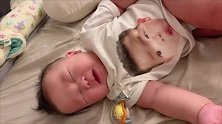小宝宝：“我真的起不来啊！”