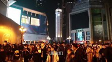 重庆解放碑跨年夜的钟声敲响之后，发生了神奇的一幕，不可思议！