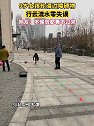 天津：9岁女孩轮滑过障碍行云流水