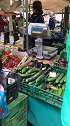 德国周末的农贸市场，菜品新鲜而且价格实惠，很多德国人自己带兜子买菜很环保！德国